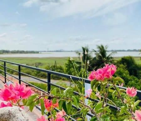 Lake Edge Resort Anuradhapura Bagian luar foto
