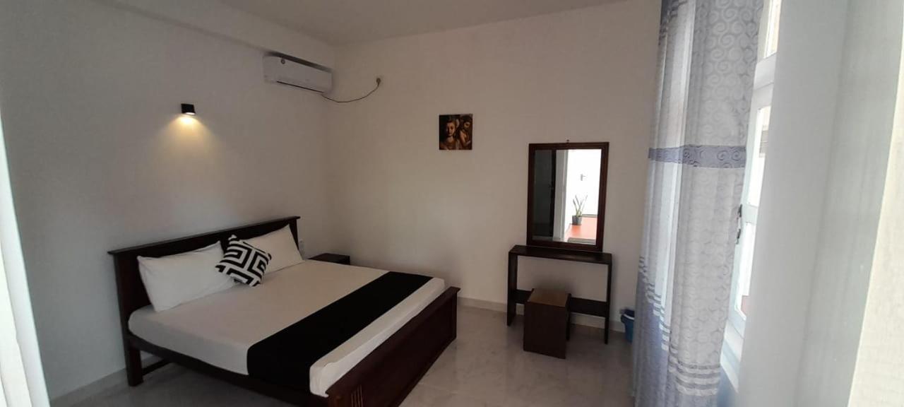 Lake Edge Resort Anuradhapura Bagian luar foto