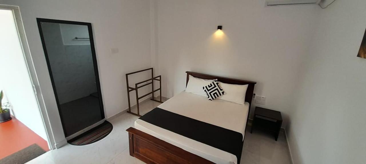 Lake Edge Resort Anuradhapura Bagian luar foto
