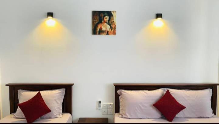 Lake Edge Resort Anuradhapura Bagian luar foto