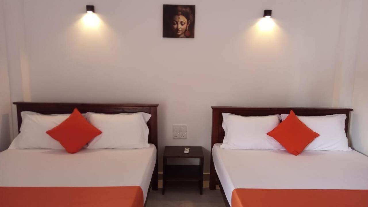 Lake Edge Resort Anuradhapura Bagian luar foto