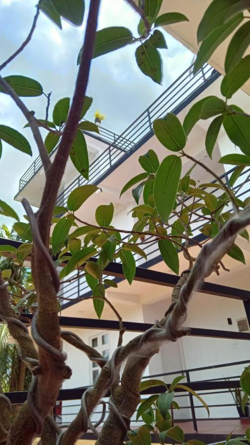 Lake Edge Resort Anuradhapura Bagian luar foto
