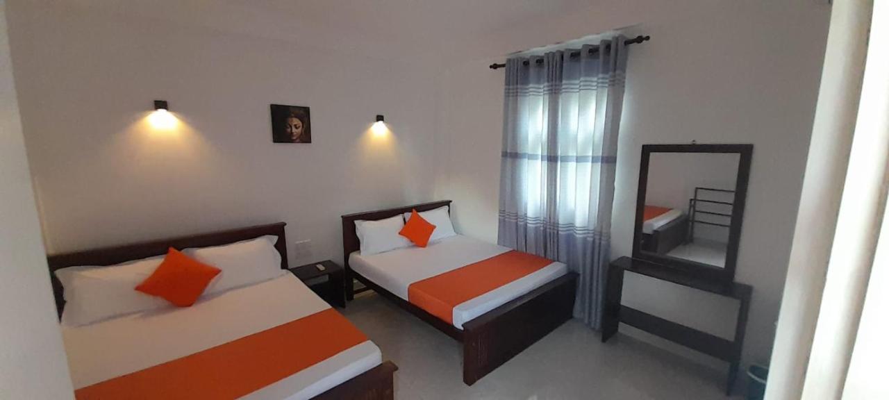 Lake Edge Resort Anuradhapura Bagian luar foto