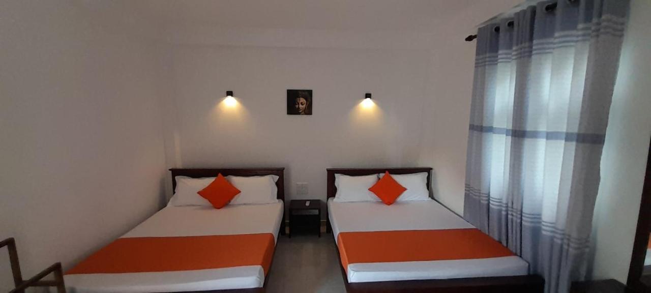 Lake Edge Resort Anuradhapura Bagian luar foto