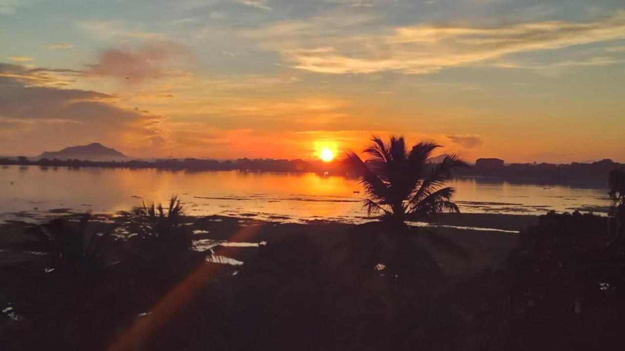 Lake Edge Resort Anuradhapura Bagian luar foto