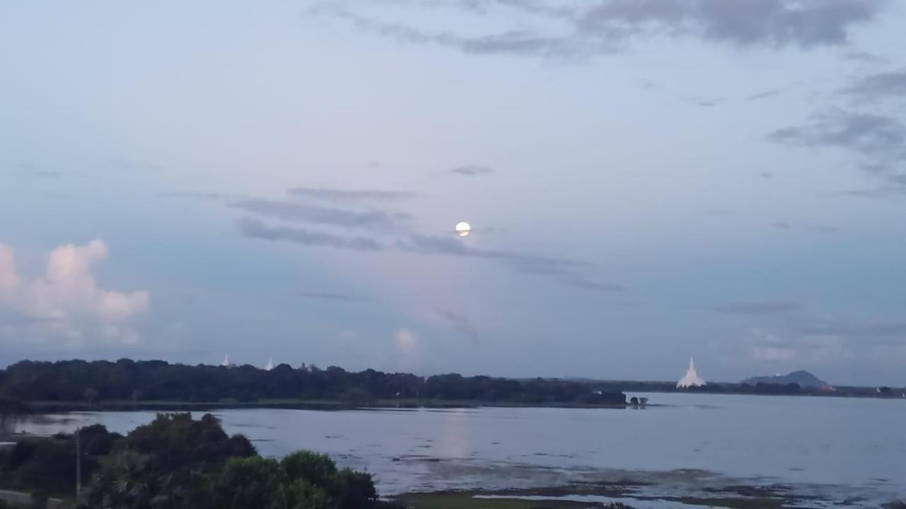Lake Edge Resort Anuradhapura Bagian luar foto