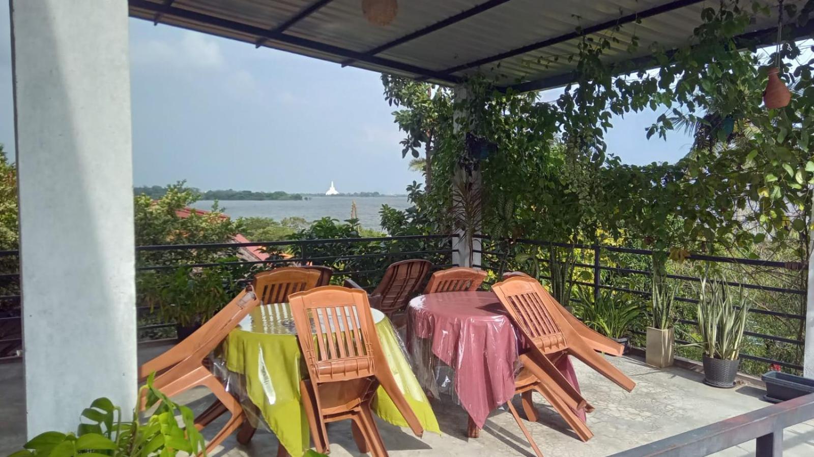Lake Edge Resort Anuradhapura Bagian luar foto