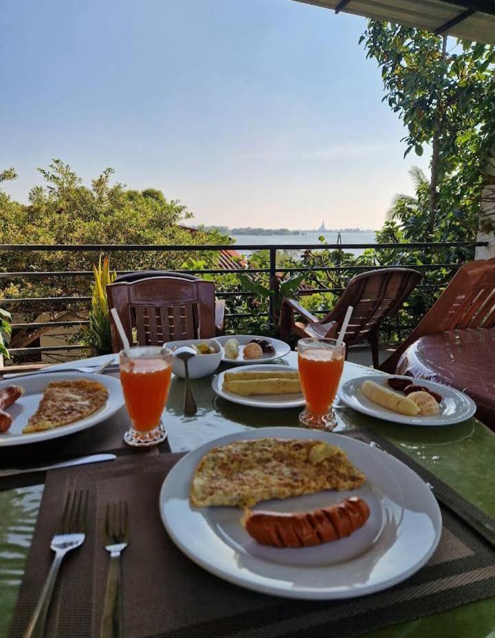 Lake Edge Resort Anuradhapura Bagian luar foto