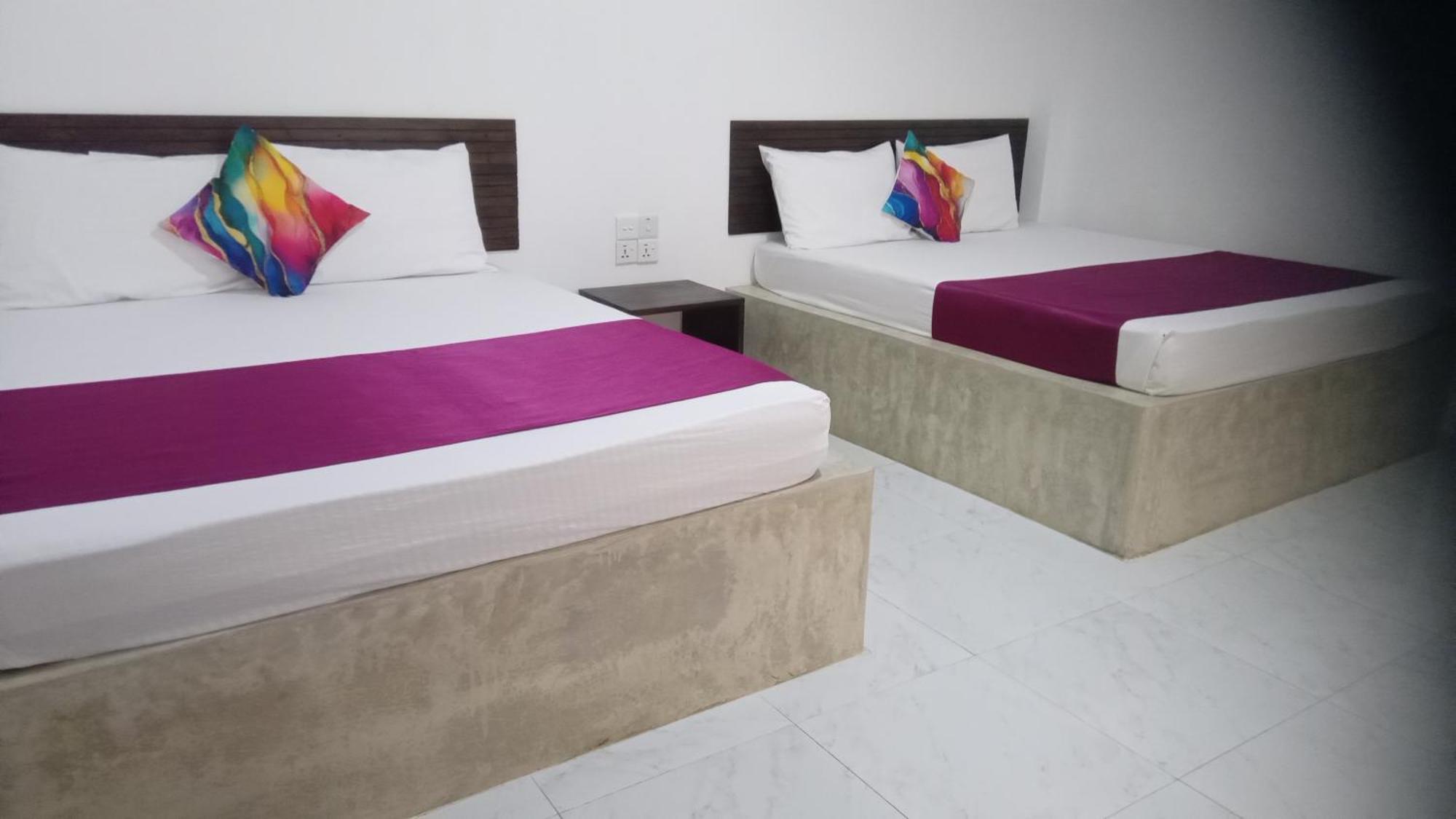 Lake Edge Resort Anuradhapura Bagian luar foto
